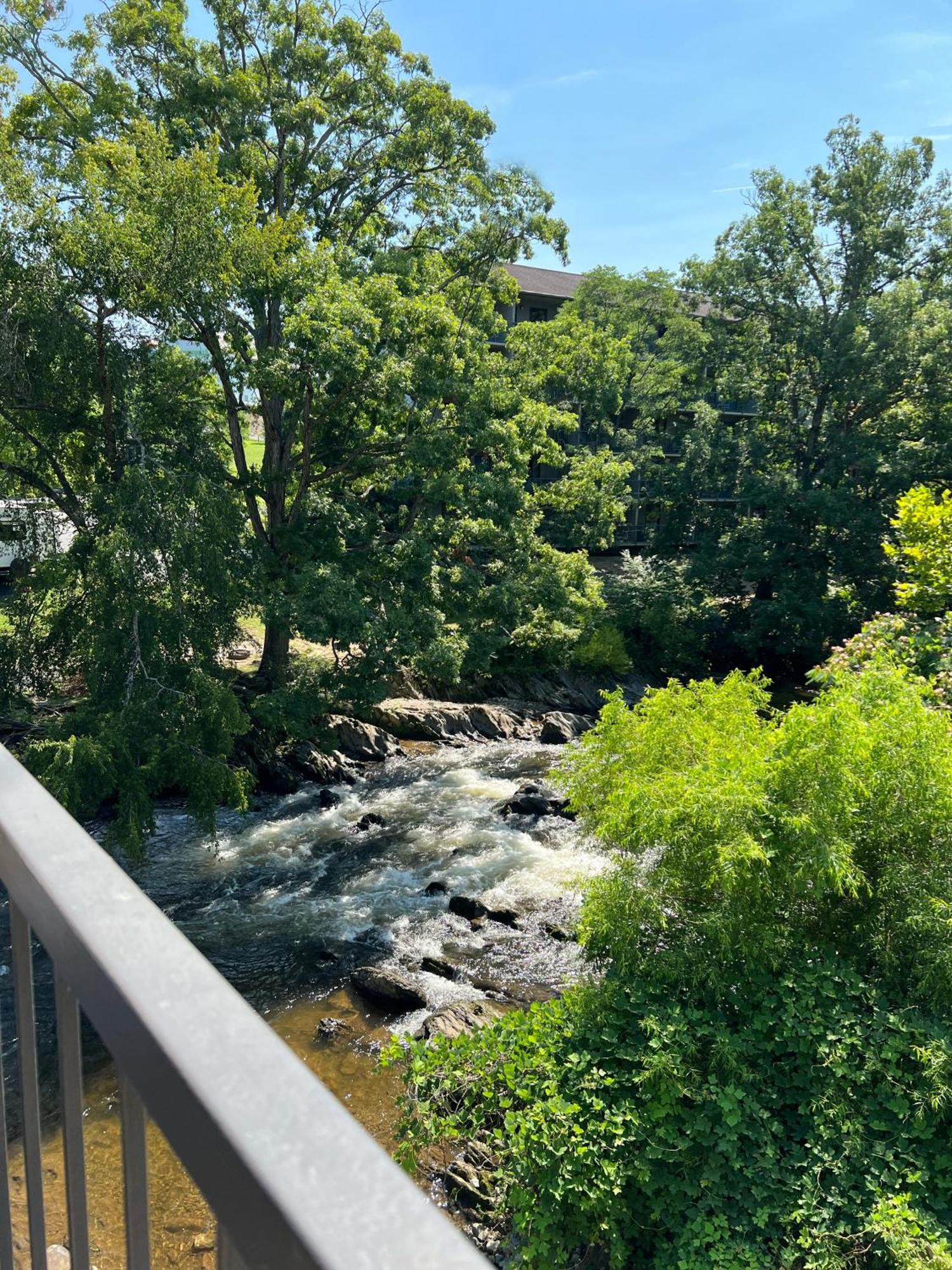 Creekstone Inn Pigeon Forge Exteriör bild
