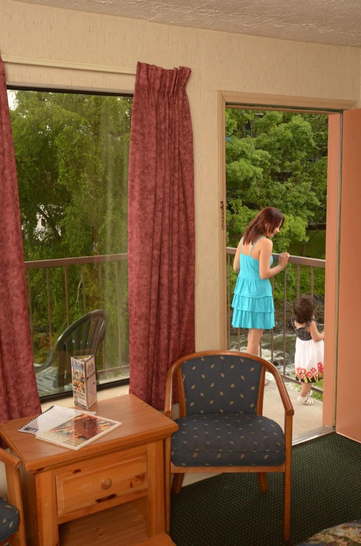 Creekstone Inn Pigeon Forge Exteriör bild