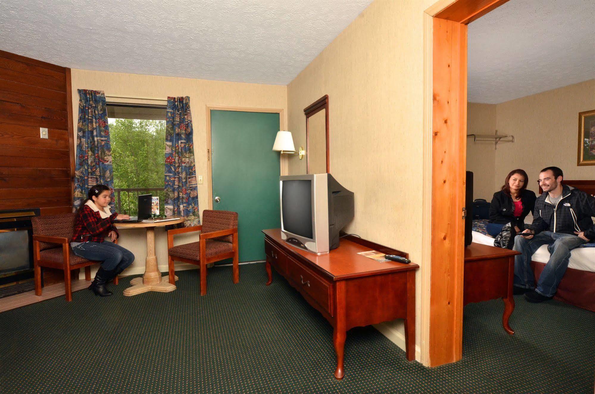 Creekstone Inn Pigeon Forge Exteriör bild