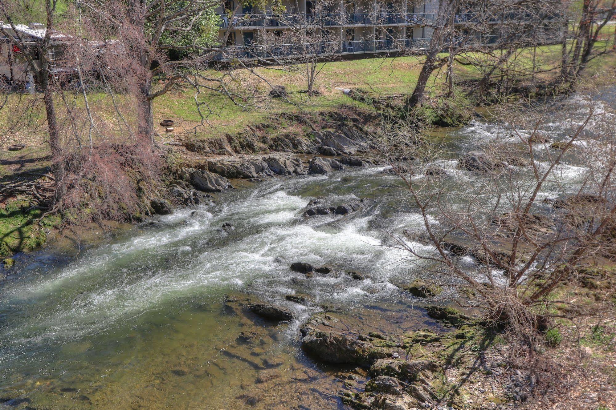 Creekstone Inn Pigeon Forge Exteriör bild