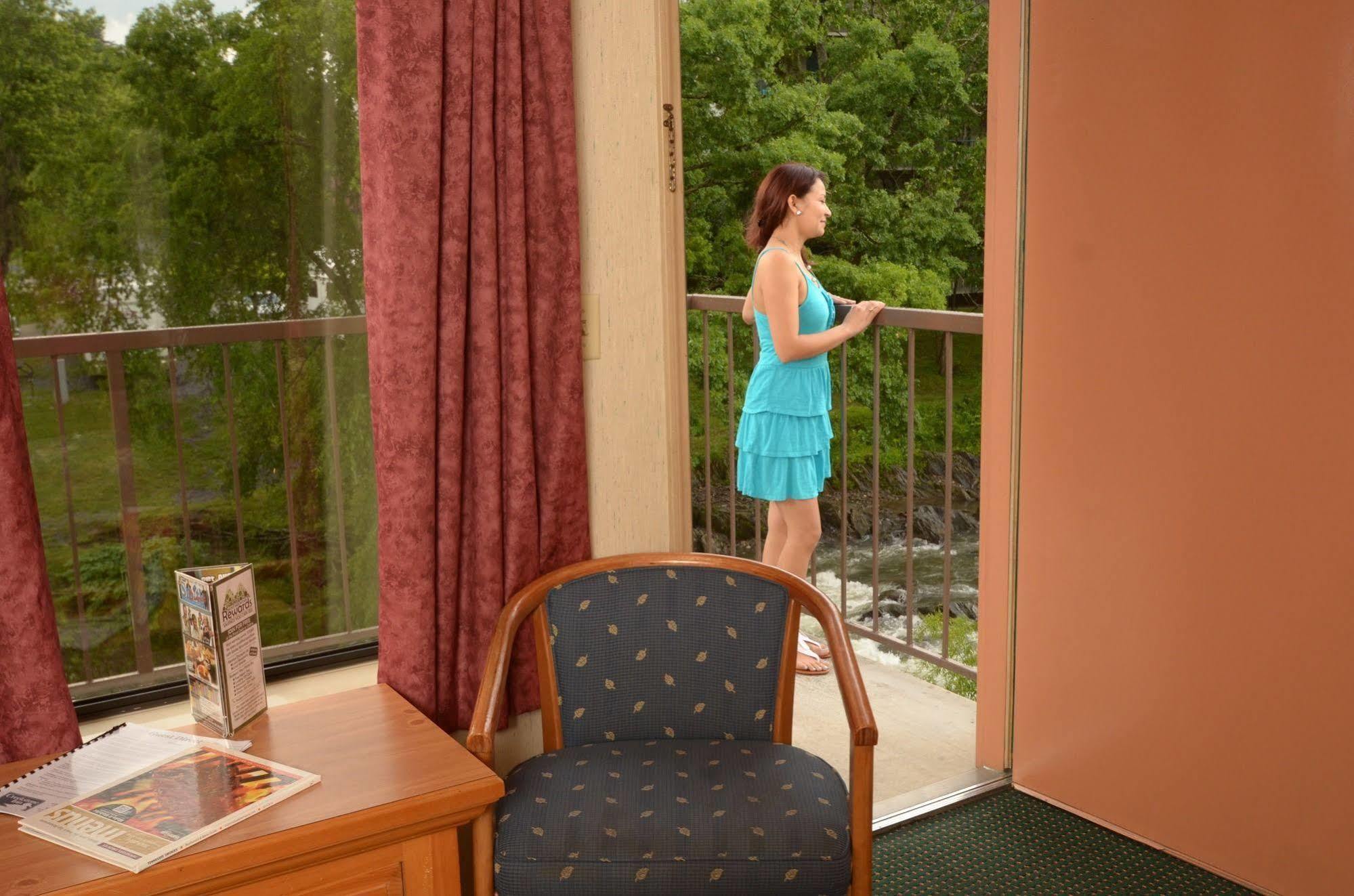 Creekstone Inn Pigeon Forge Exteriör bild