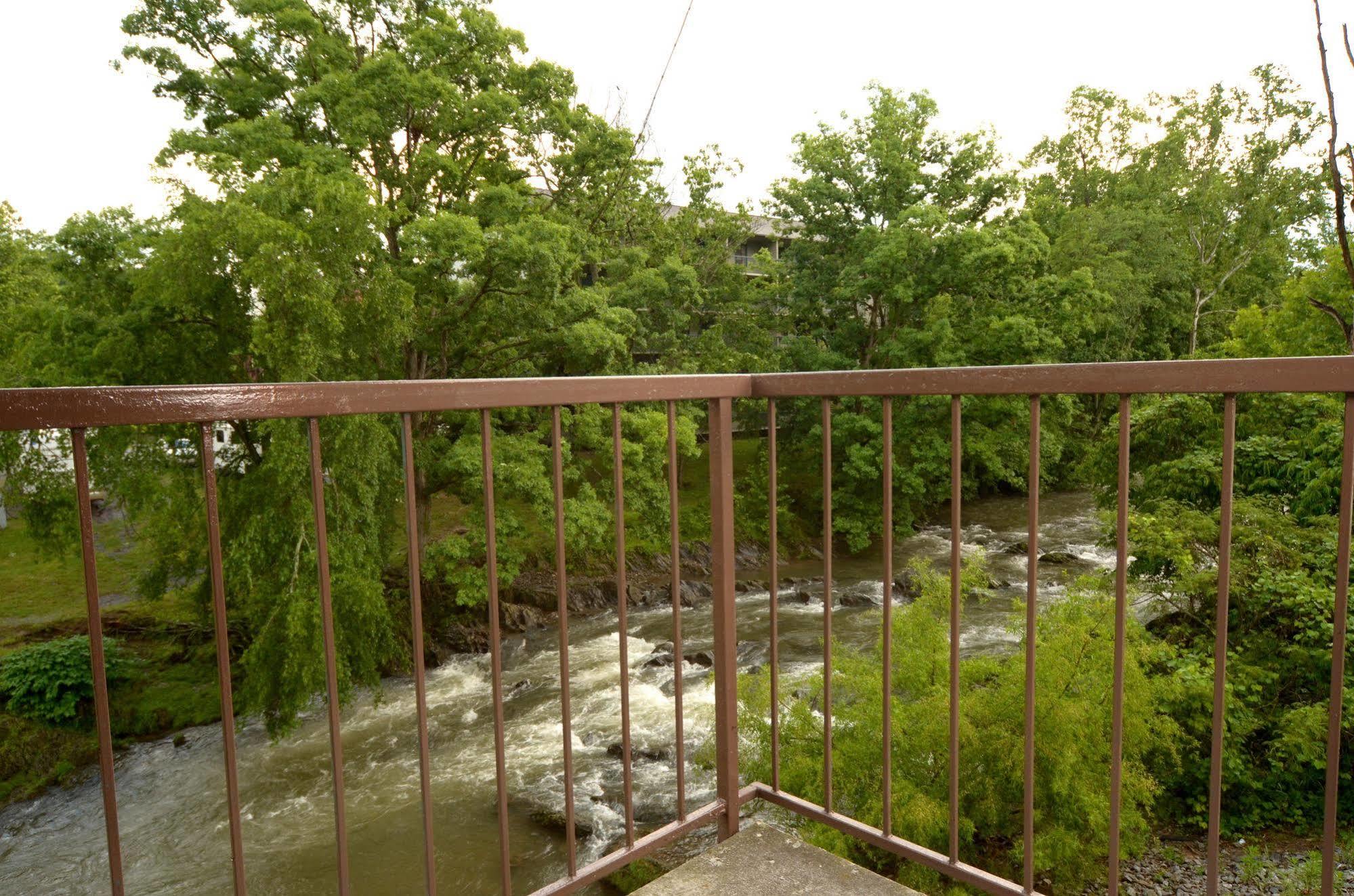 Creekstone Inn Pigeon Forge Exteriör bild