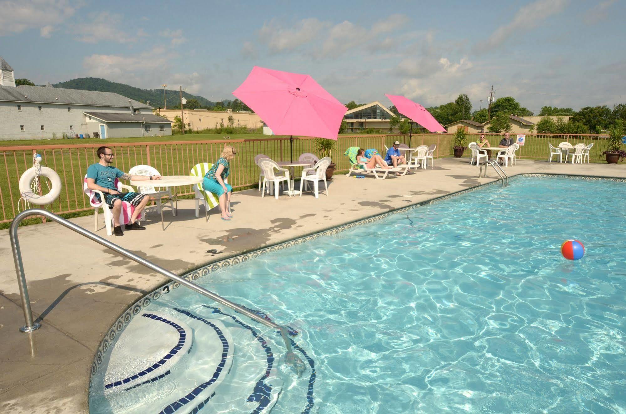 Creekstone Inn Pigeon Forge Exteriör bild